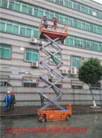 广州升降机出租，充电式自走升降平台