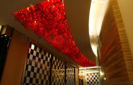 火红色吹玻天花板装饰，酒店装饰设计