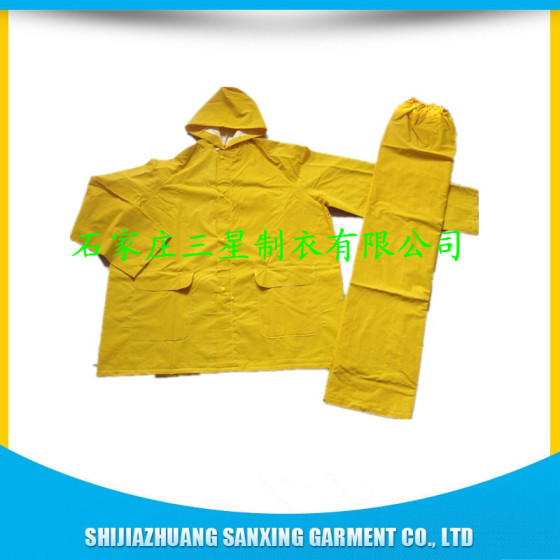 工厂加工PVC/polyester成人雨衣，套装雨衣